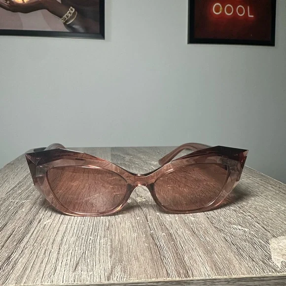 Burgundy Dolce & Gabbana sunglasses - Picture 4 of 9